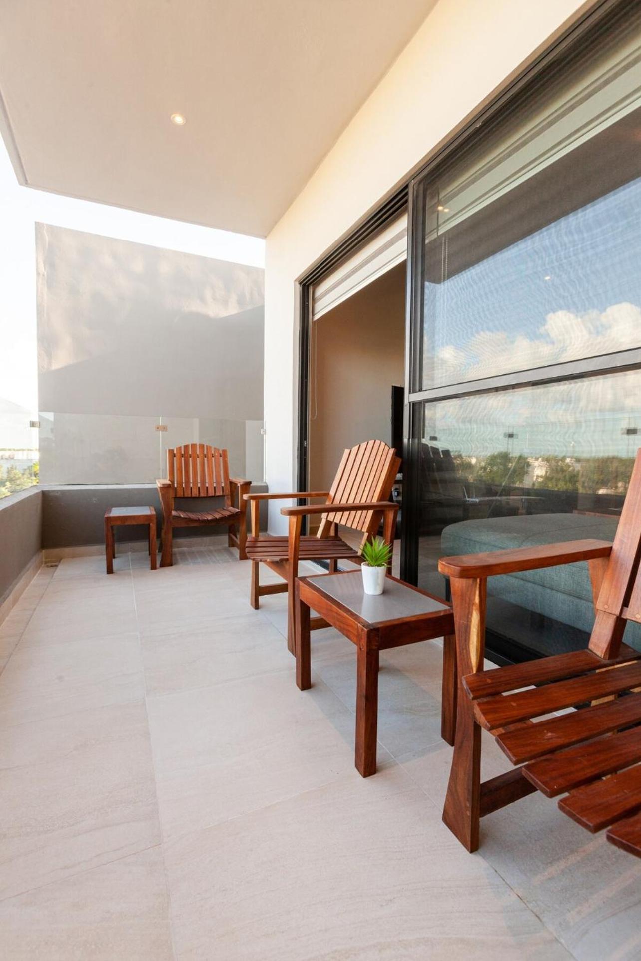 Modern Wifi 200mb, 2 Gyms, 6pools, Balcony Holiday home